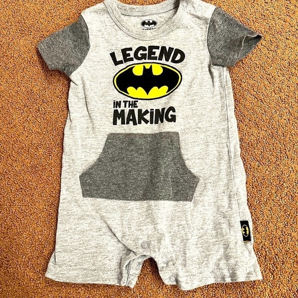 Batman Boys 3-6 Months Short Sleeve Shorts Romper - Picture 1 of 3